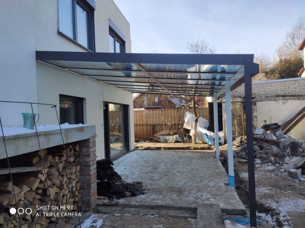 Projekt 7: Szklany dach nad tarasem w domu jednorodzinnym